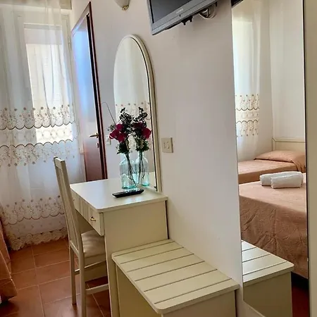 In Guest - New Cirene Economy Double And Full Package Гостевой дом Римини