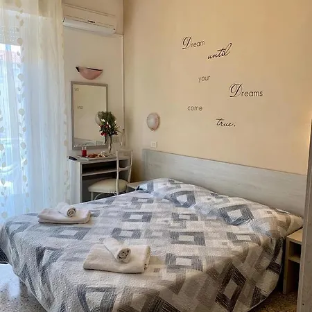 In Guest - New Cirene Economy Double And Full Package Гостевой дом
